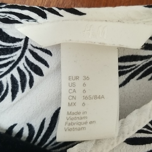 H&M Floral Short Sleeve Blouse - Picture 2 of 5